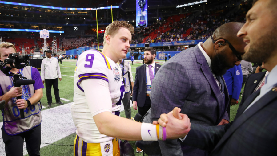 LSU Quarterback Finds out About Fatal Plane Crash After the Game