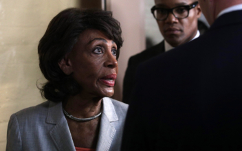 Maxine Waters Says Sister Died From CCP Virus