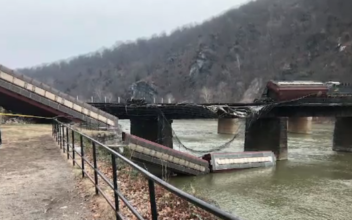 Maryland-Bound Train Derailed, Two Cars Fall Into Potomac River