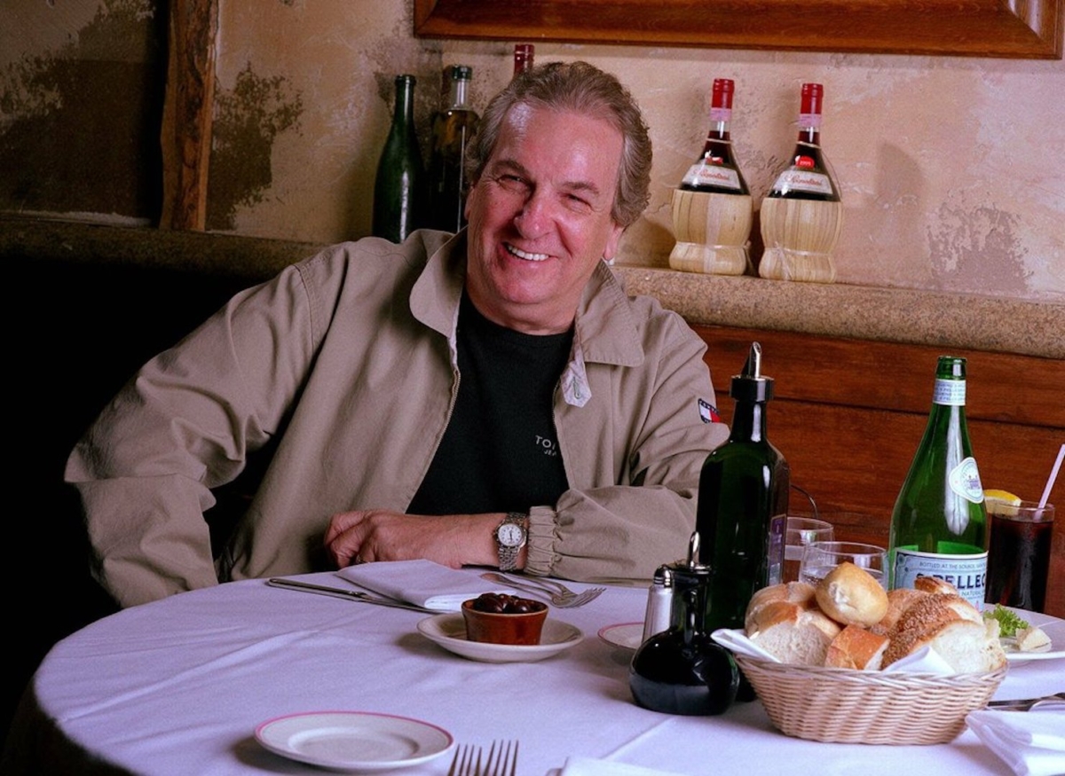 Danny Aiello poses for a photo at Gigino restaurant in New York on July 28, 2001. (Jim Cooper/AP Photo)