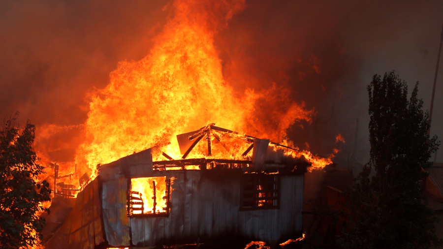 Fire in Chilean City of Valparaíso Destroys About 50 Homes: Firefighters