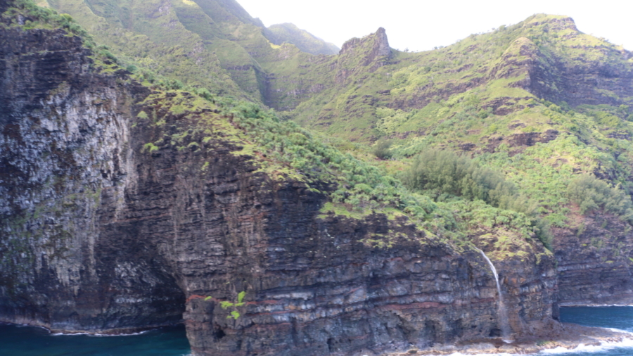 1 Dead, 2 Missing After Tour Helicopter Crashes Off Kauai’s Na Pali ...