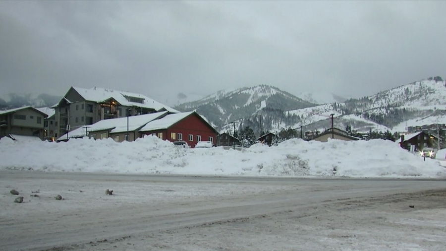 Snowboarder Caught in Utah Avalanche Dies