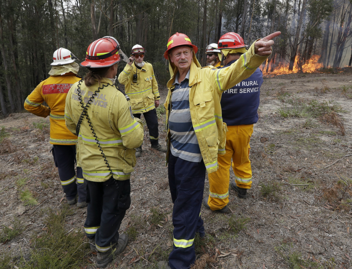 Doug Schutz, 3rd right, the Tomerong Rural Fire Service Captain, oversees a controlled burn set in an effort to contain a larger fire near Tomerong, Australia on Jan. 8, 2020,(Rick Rycroft/AP)