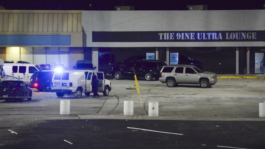 2 Dead, 15 Hurt in Shooting Outside Kansas City Bar, Police Says