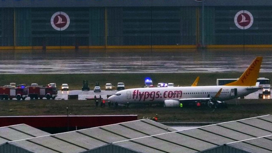 Passenger Plane Skids Off Runway in Istanbul, Temporarily Shuts Down Airport
