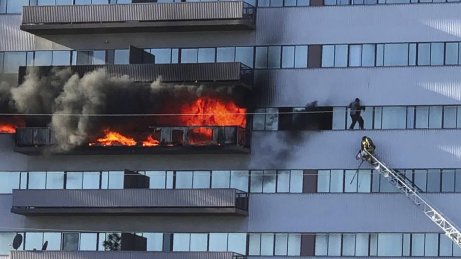 Los Angeles High-Rise That Caught Fire Lacked Sprinklers