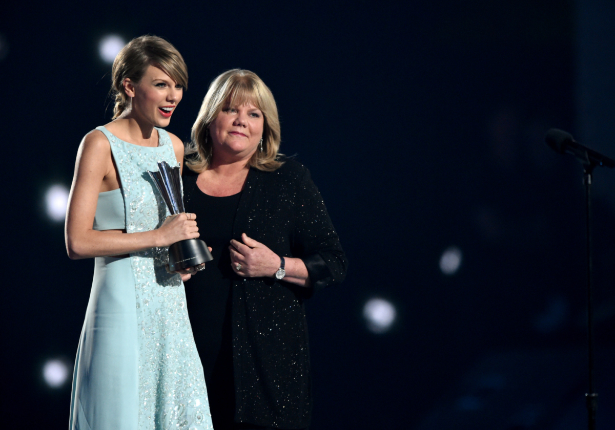 Honoree Taylor Swift (L) accepts the Milestone Award from Andrea Swift onstage during the 50th Academy Of Country Music Awards at AT&T Stadium on April 19, 2015 in Arlington, Texas. (Photo by Cooper Neill/Getty Images for dcp)