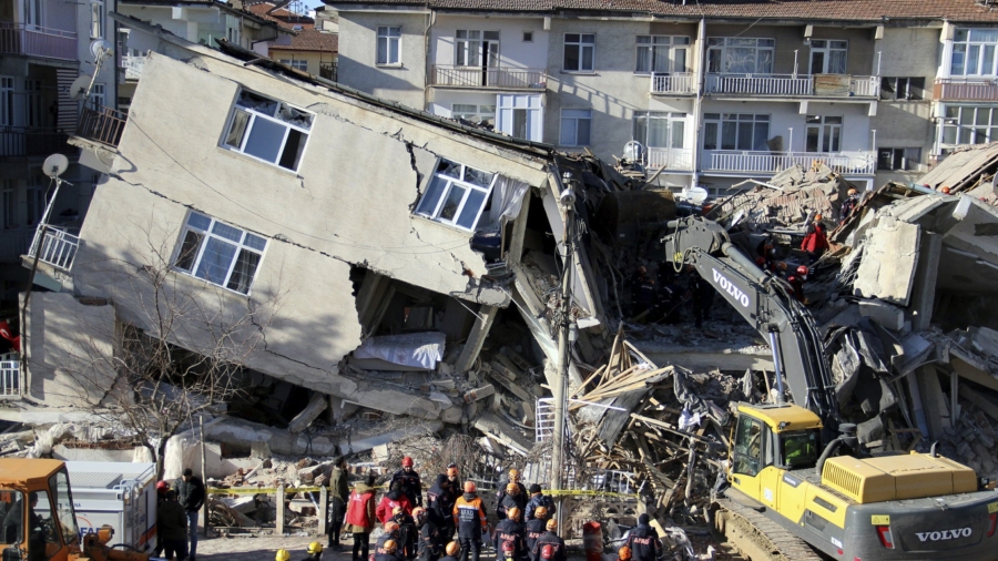 Death Toll Stands at 22 in Turkish Earthquake; 1,000 Hurt