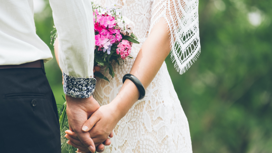 Wedding Dress Delays Due to Supply Chain Woes