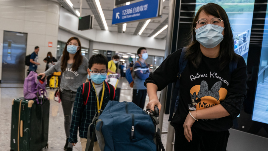China Widens Lockdowns, Closes Tourist Sites as Virus Death Toll Rises to 26