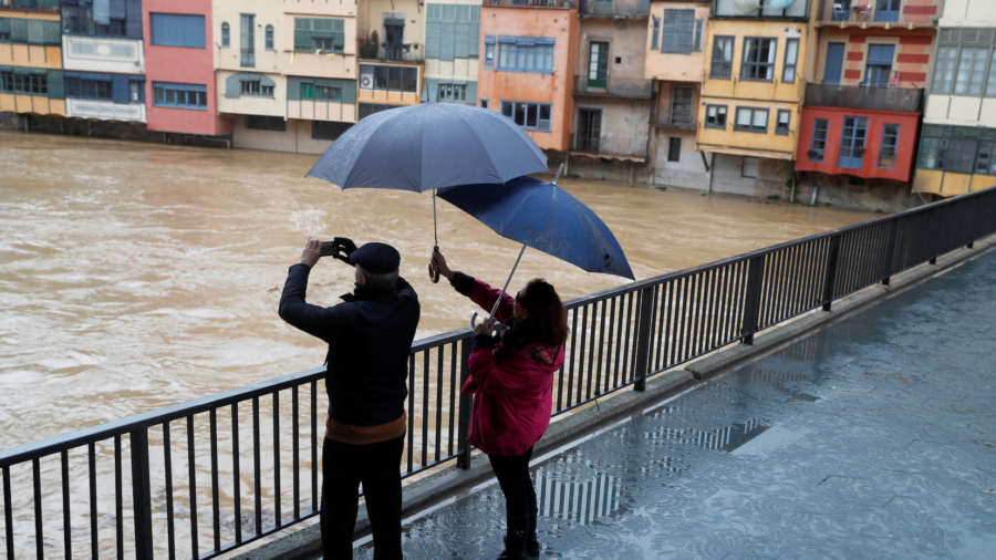 Storm Gloria Leaves Eight Dead, Ruins Rice Paddies in Spain