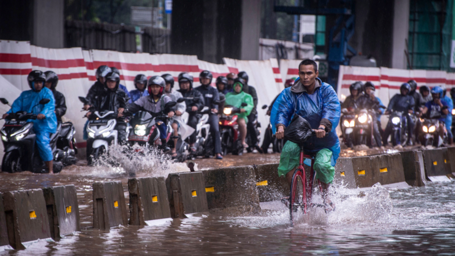 Indonesia’s Low-Lying Capital Flooded for Second Time This Year