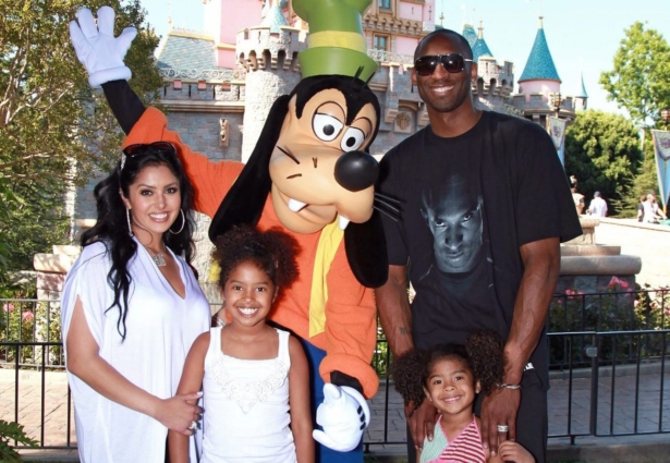 Los Angeles Lakers star Kobe Bryant (R), wife Vanessa Bryant (L) and daughters Natalia (2nd from R) and Gianna (3rd from R) celebrate the Lakers' NBA championship with Goofy at Disneyland in Anaheim, Calif., on June 22, 2010. (Paul Hiffmeyer/Disney via Getty Images)