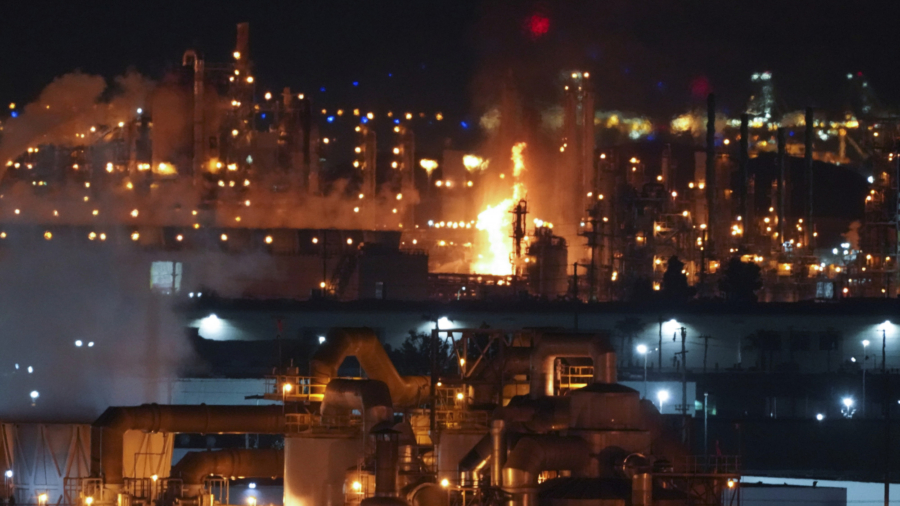 Refinery Fire in Metro LA Controlled by Firefighters