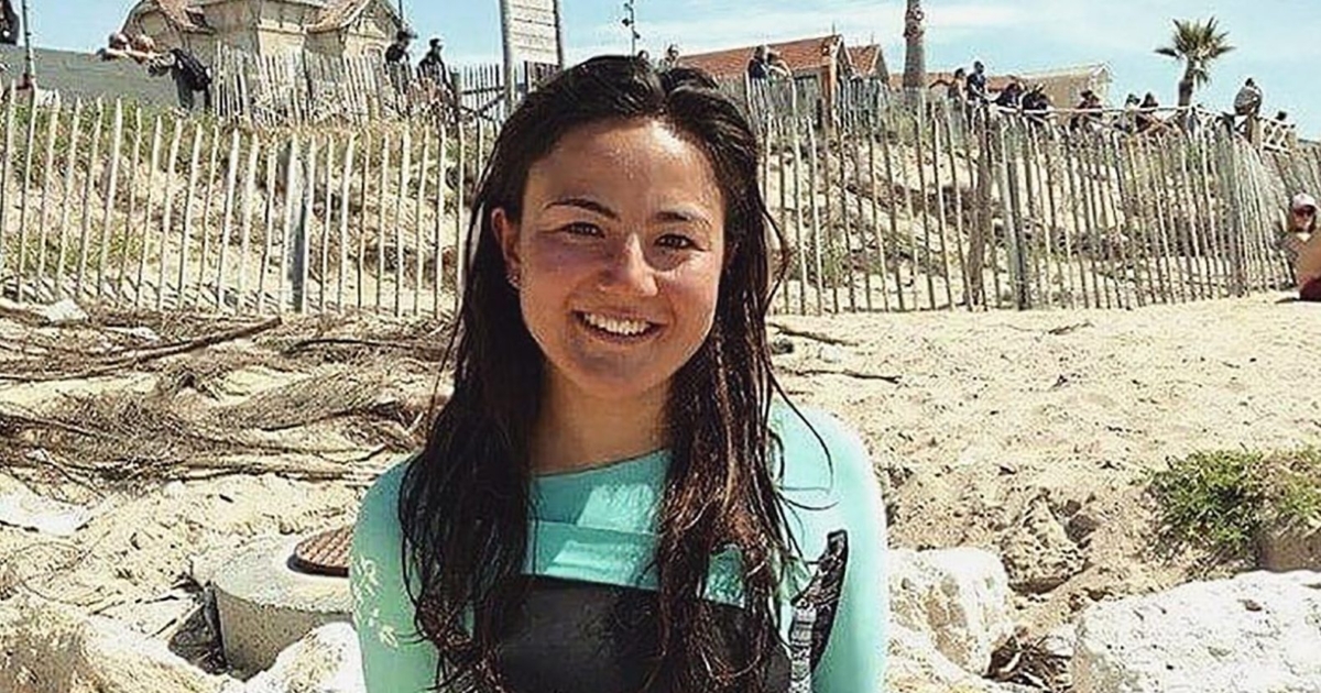 French Surfing Champion Poeti Norac Dies at 24 NTD(01)