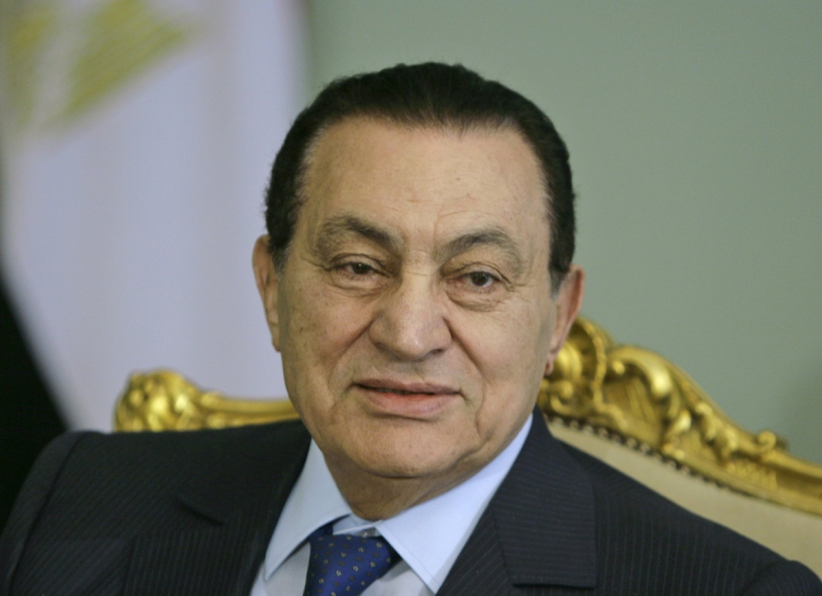 Egyptian President Hosni Mubarak attends a meeting at the presidential palace in Cairo on April 2, 2008. (Amr Nabil/AP Photo)