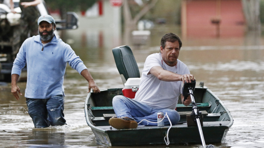 Hundreds Still Flooded From Homes in Mississippi Capital