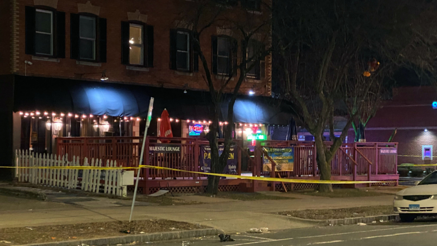 Police: 1 Dead, 4 Wounded in Connecticut Club Shooting