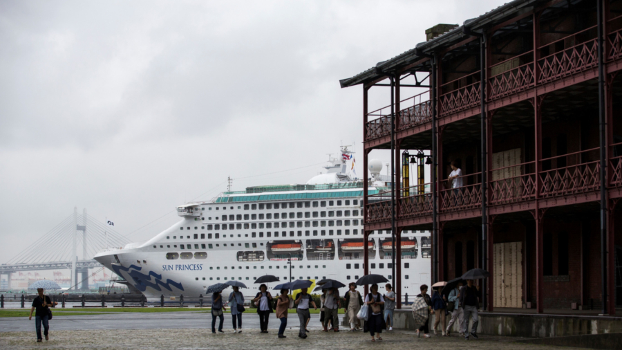 Virus Hits Two Australians on Cruise Ship