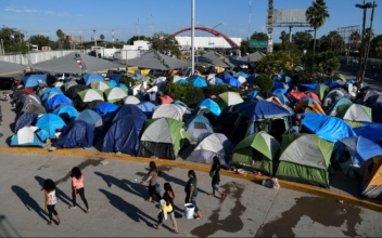 Appeals Court Temporarily Blocks Trump’s ‘Remain in Mexico’ Asylum Policy