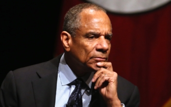 Berkshire Taps Former AmEx CEO Kenneth Chenault for Board, as Bill Gates Steps Aside