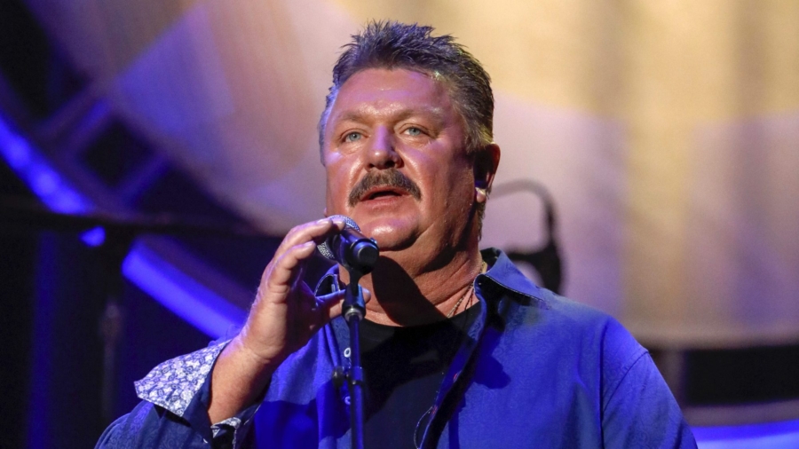 Country Singer Joe Diffie Dead at 61 From Complications of COVID-19