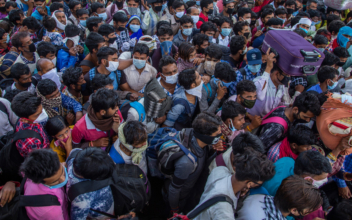 Social Workers Raise Concerns as COVID-19 Shutdown Causes Massive Exodus in India’s Capital