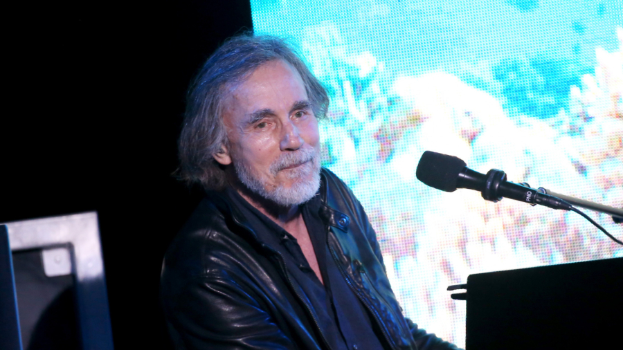 Jackson Browne Tests Positive for CCP Virus