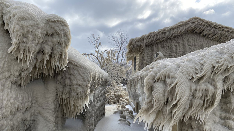 New York Homes Covered in Ice After 2 Days of Gale-Force Winds
