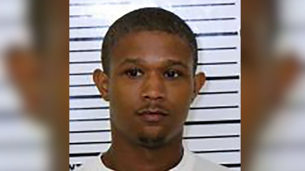 Tre Henderson, 28, from Chicago in an undated booking photo. (Courtesy of the Scott County Iowa Jail)