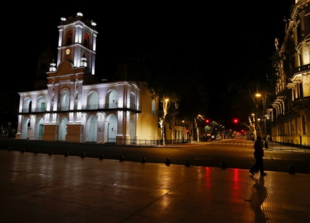 The silhouete of a police officer is seen walking past the Buenos Aires' historical Cabildo after Argentina's President Alberto Fernandez announced a mandatory quarantine, in Buenos Aires, Argentina March 20, 2020. (Reuters/Agustin Marcarian)