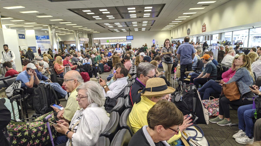 Long Lines for Returning Americans Amid Increased Medical Screenings at Airports