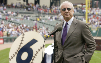 Beloved Tigers Star, Hall of Famer Al Kaline Dies at 85