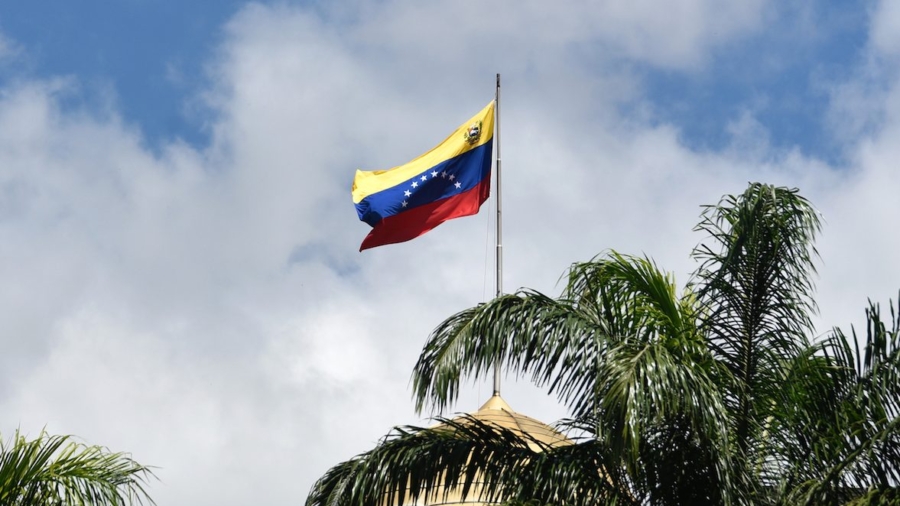 Venezuelan Naval Boat Rams Passenger Cruise Liner, Damages Itself, Sinks