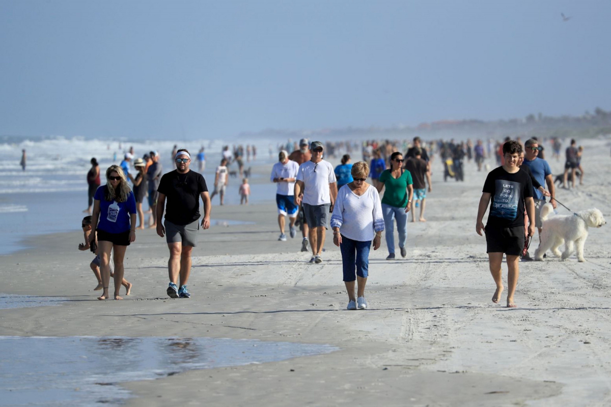 People are seen at the beach in Jacksonville Beach, Fla., on April 17, 2020. (Sam Greenwood/Getty Images)