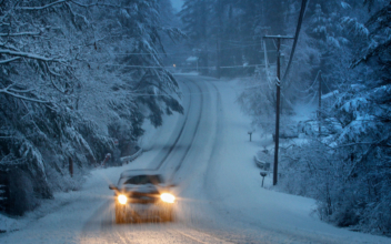 Maine Snowstorm Leaves 183,000 Without Power