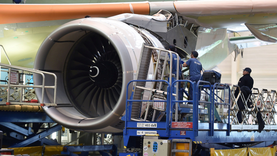 Britain’s Rolls-Royce to Axe 9,000 Jobs in Air Travel Slump