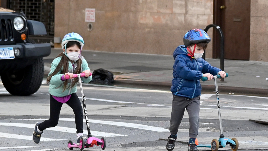 NYC Kids Under 5 Continue Masking in School