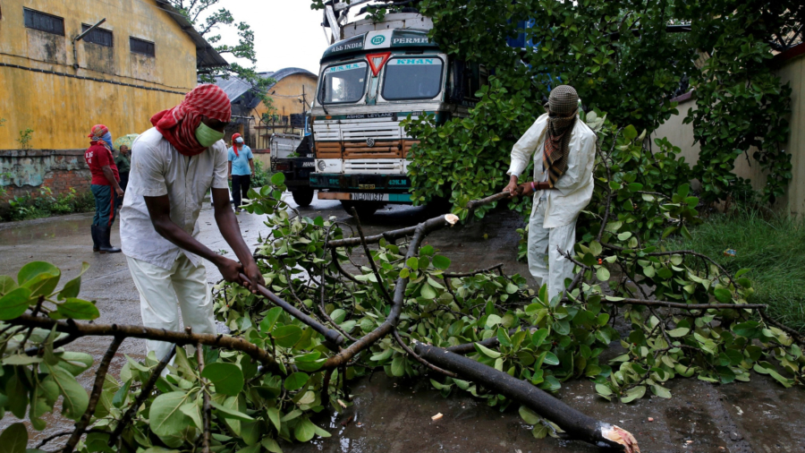 Cyclone Kills 14 in India, Bangladesh Leaving Trail of Destruction