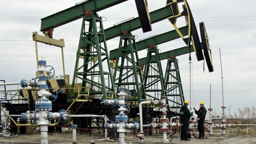 Russia to Cut Oil Production in Response to Western Sanctions