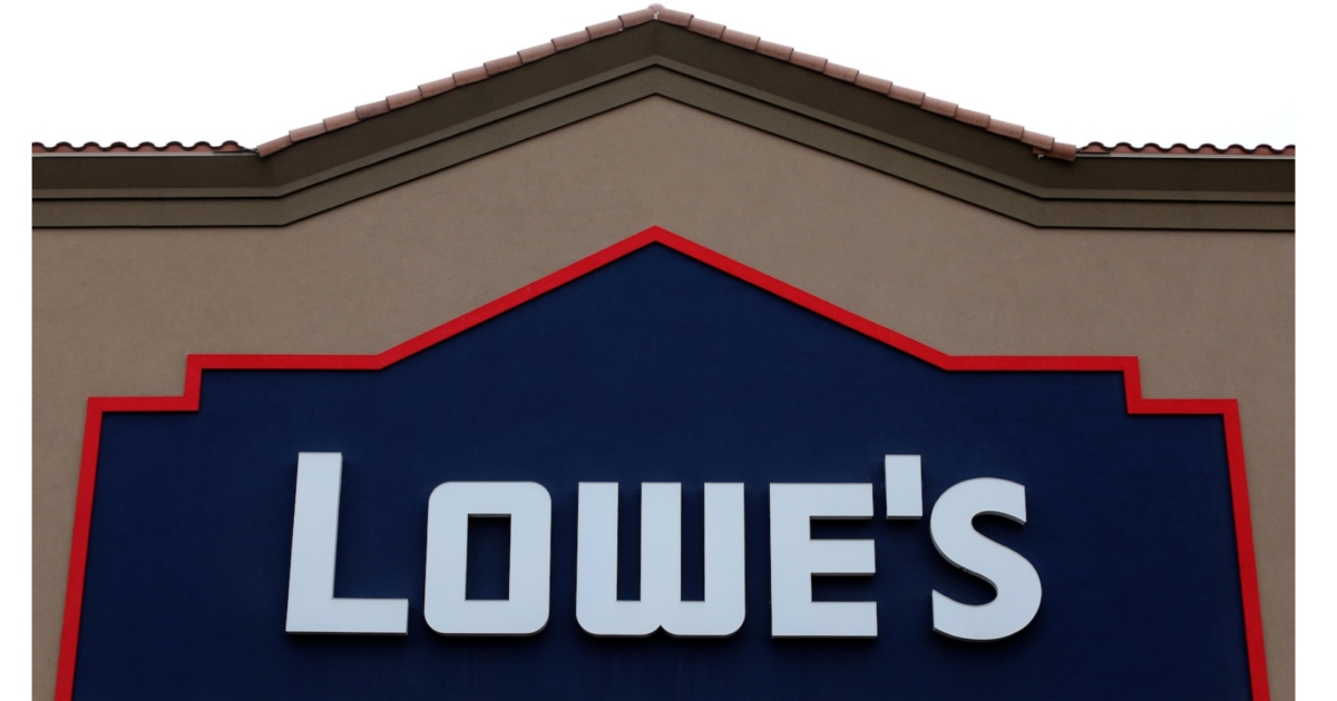 Lowe’s Beats Sales Estimates as Lockdowns Spur Home Improvement Spending NTD