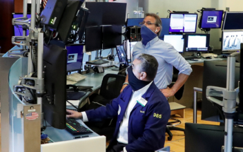 S&P 500, Dow Slip Ahead of Fed Outlook; Nasdaq Scales Fresh High