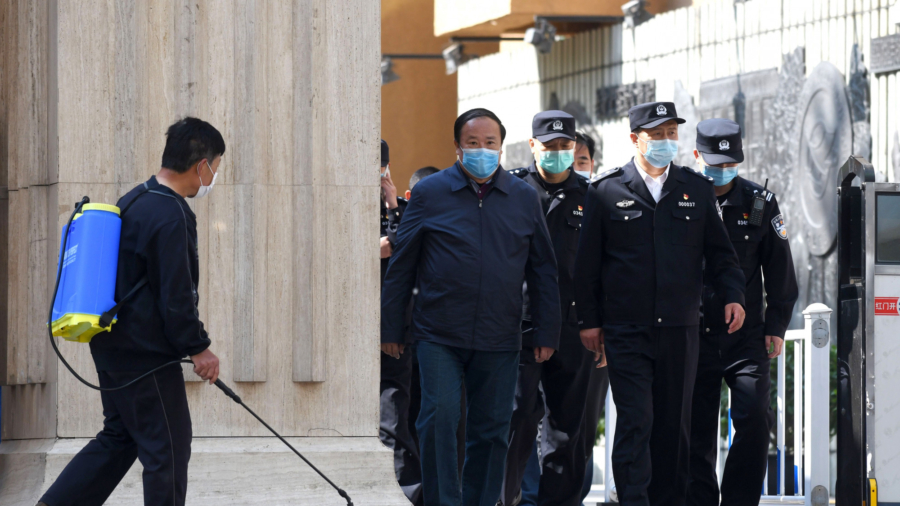 China in Focus (May 1): Armed Police Patrol 24/7 in Chinese City