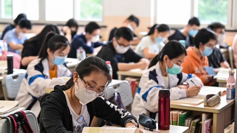 Chinese Schools Ban Foreign Books: Report