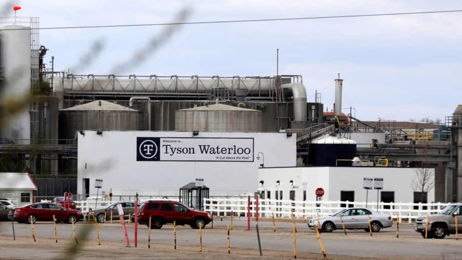 Tyson Meat Plant Employee Dies of COVID-19 Weeks After Major Outbreak