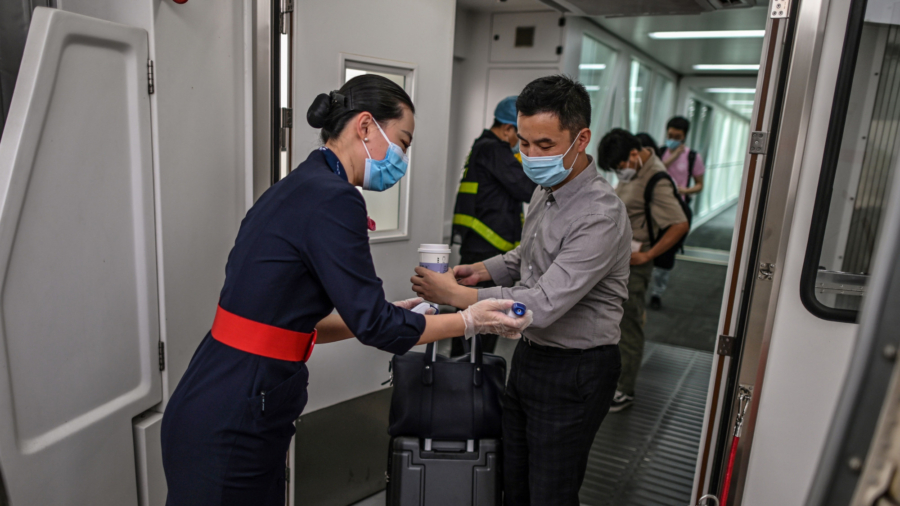 China Expected to Keep Curbs on International Flights