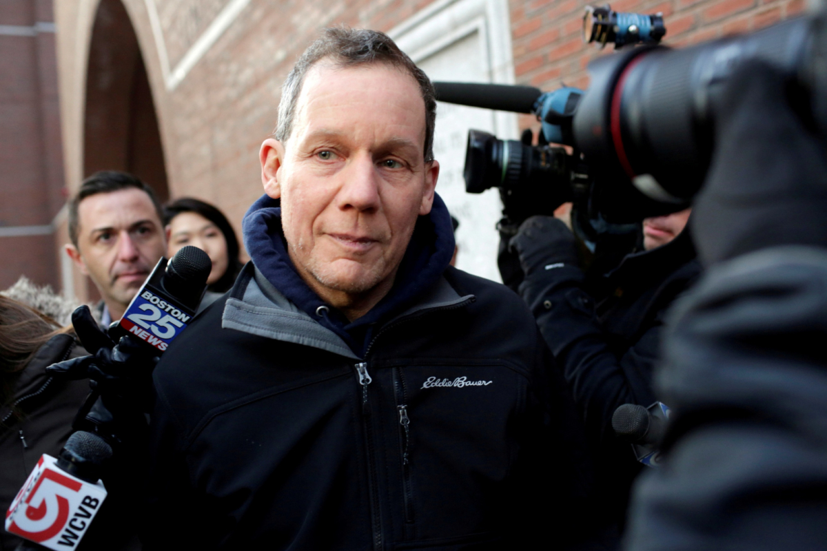 Charles Lieber leaves federal court after he and two Chinese nationals were charged with lying about their alleged links to the Chinese government, in Boston, Mass., on Jan. 30, 2020. (Katherine Taylor/Reuters)