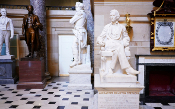 Senator Blocks Bill to Remove Confederate Statues From US Capitol