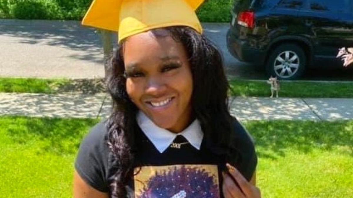 Na'kia Crawford, 18, from Akron in a file photo just after her graduation. (GoFundMe)